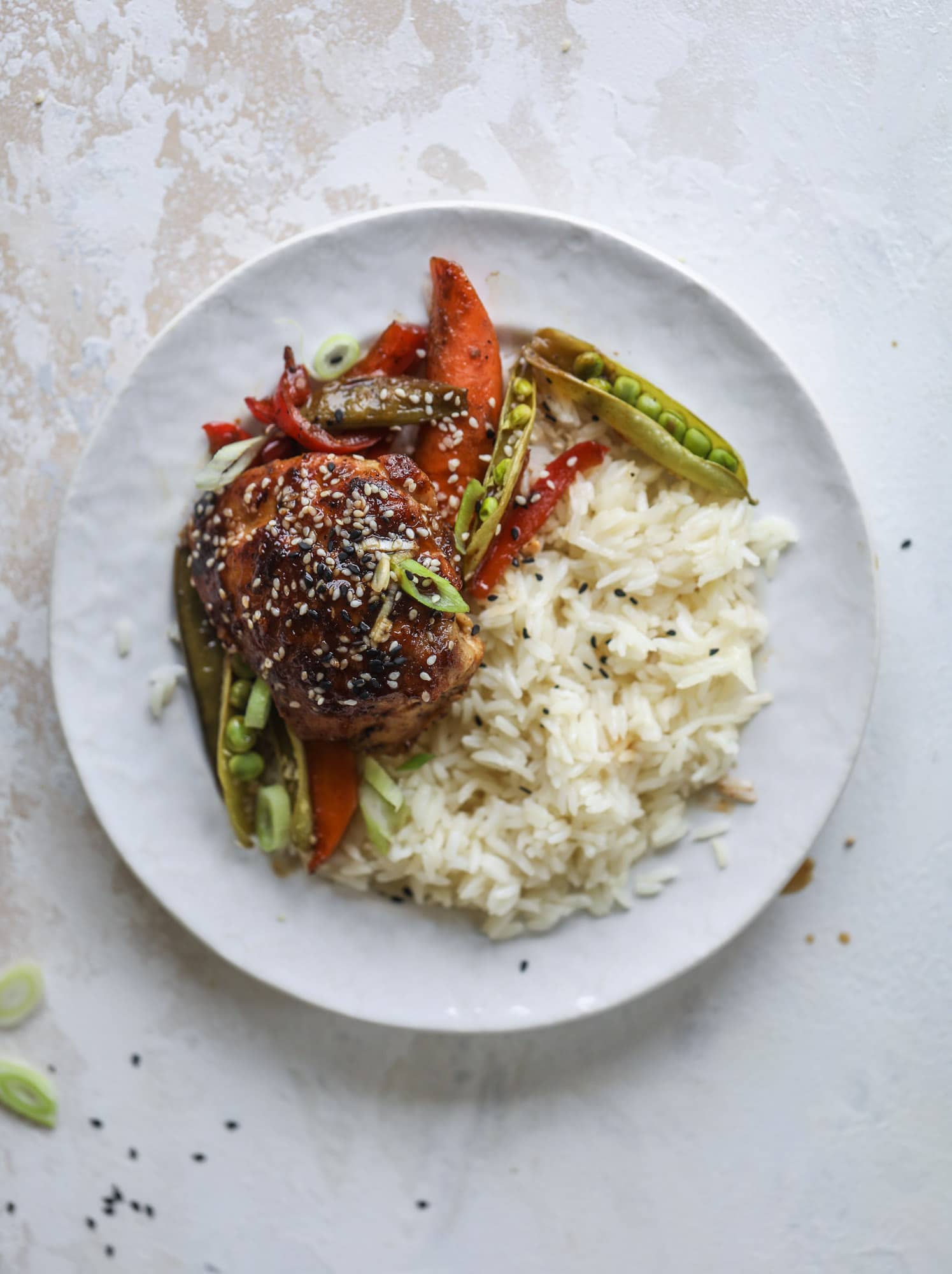 This one pan sesame chicken and veggies is so easy and delicious! It's the perfect weeknight meal that is packed with flavor. The chicken and veggies are great on their own but also wonderful when paired with brown rice or quinoa! I howsweeteats.com #one #pan #sesame #chicken #dinner #easy