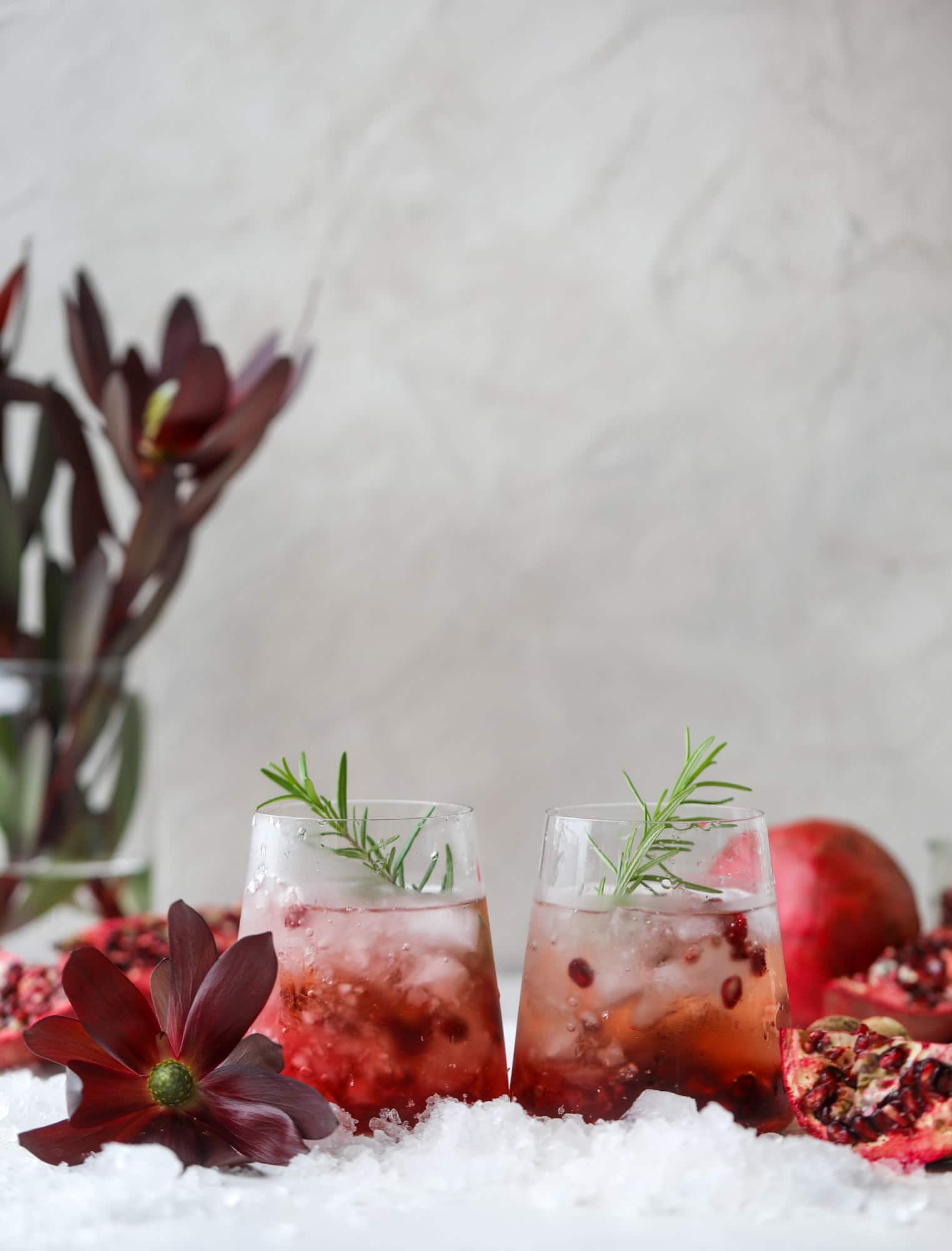 The pomegranate smash cocktail is a great drink for fall, Thanksgiving and the holiday season. Pomegranate juice, vodka and prosecco create a bubbly delicious drink that is garnished with pomegranate arils and rosemary. So festive! I howsweeteats.com #pomegranate #smash