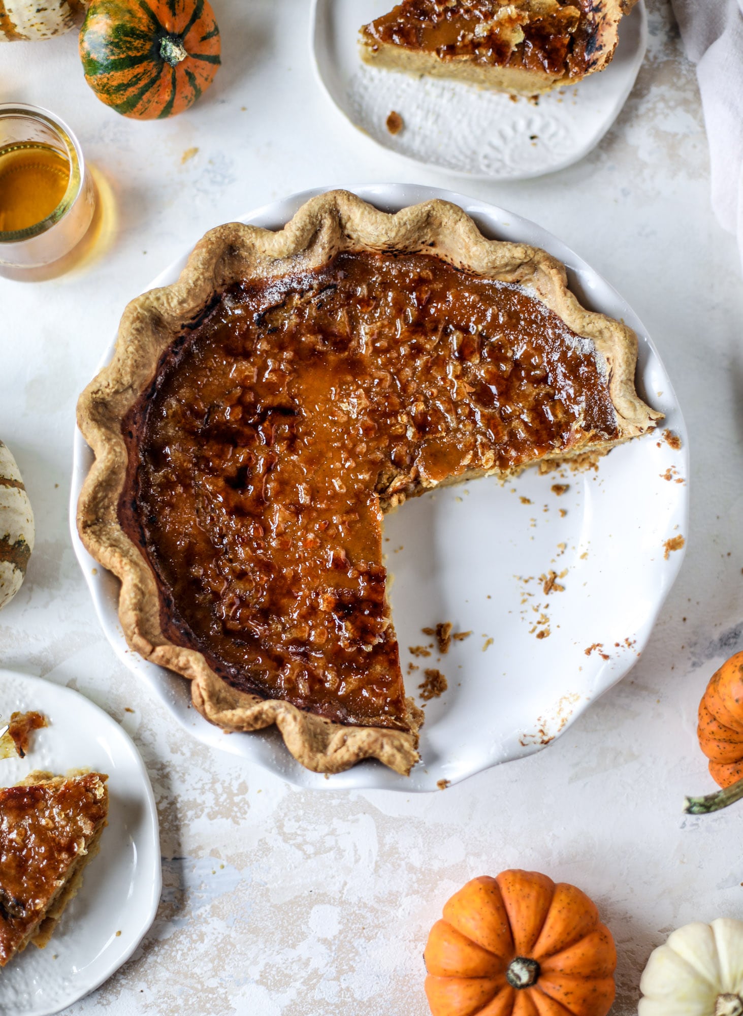 This brûlée pumpkin pie is the best of both worlds in pumpkin desserts! A delicious flaky crust, a creamy pumpkin filling and a crunchy, crispy topping - brûléed sugar right before serving. It's a whole new way to serve pumpkin pie! I howsweeteats.com #pumpkinpie #brulee