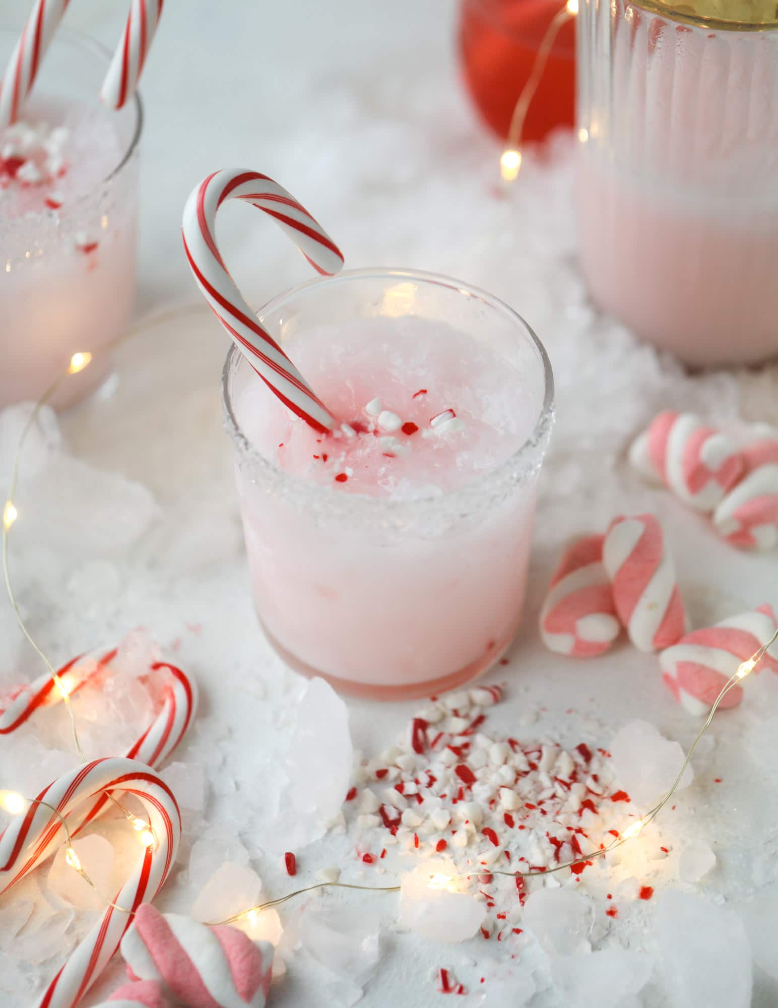 This pink peppermint cocktail is full of holiday cheer! Candy cane vodka, creme de cacao, vanilla and a drop of cream come together to create the perfect iced holiday drink that tastes like a treat! I howsweeteats.com #pinkpeppermint #cocktail