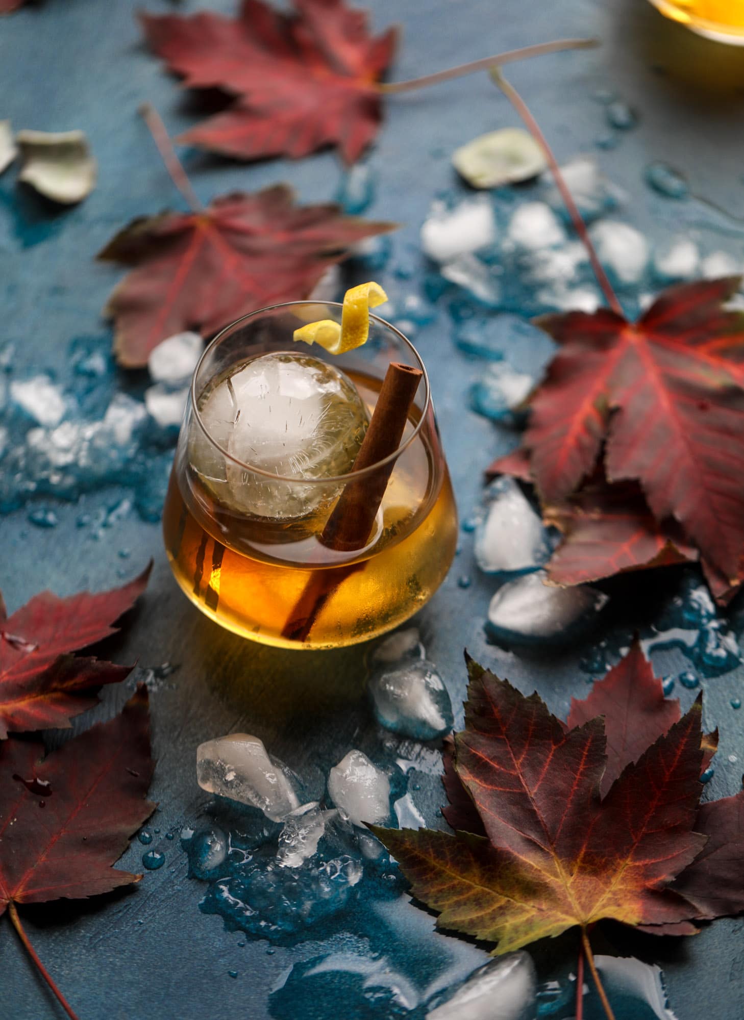 This smoked maple old fashioned cocktail is the perfect smoky drink for fall and winter. It's warming and filled with amazing flavor, using smoked maple bourbon and pure maple syrup. Delicious! I #maple #oldfashioned