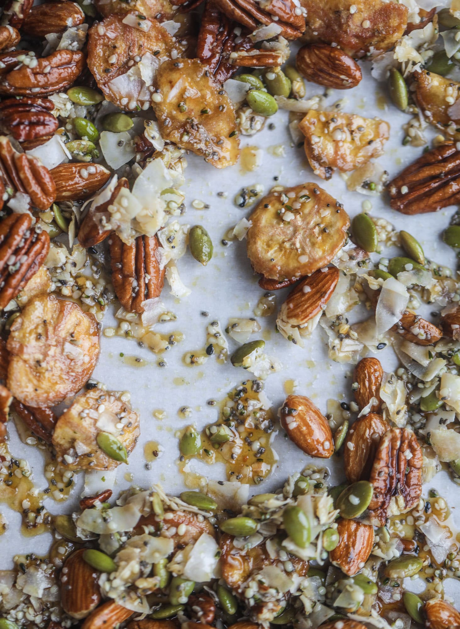 This delicious healthy snack mix is perfect to prep for snacks on the go! It's satisfying, flavorful, both sweet and savory and the best part - is super crunchy. It's full of nuts, some fruit, a bit of coconut, spices, hemp hearts and chia! I howsweeteats.com #healthy #trailmix