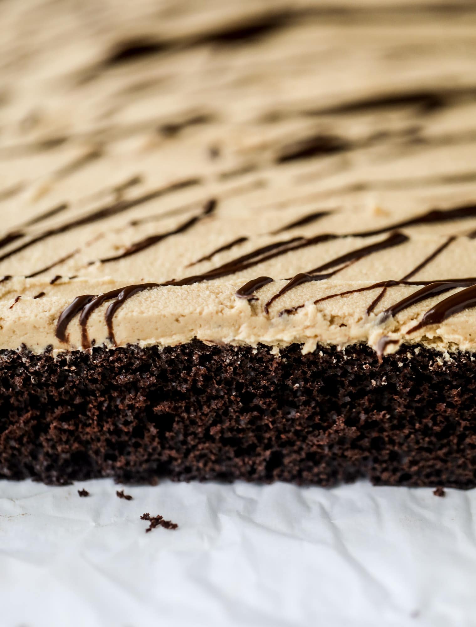 Easy chocolate peanut butter cake is the way to my heart. Moist chocolate cake, fluffy peanut butter frosting. It's the perfect dessert, anytime! I howsweeteats.com #chocolatepeanutbutter #cake