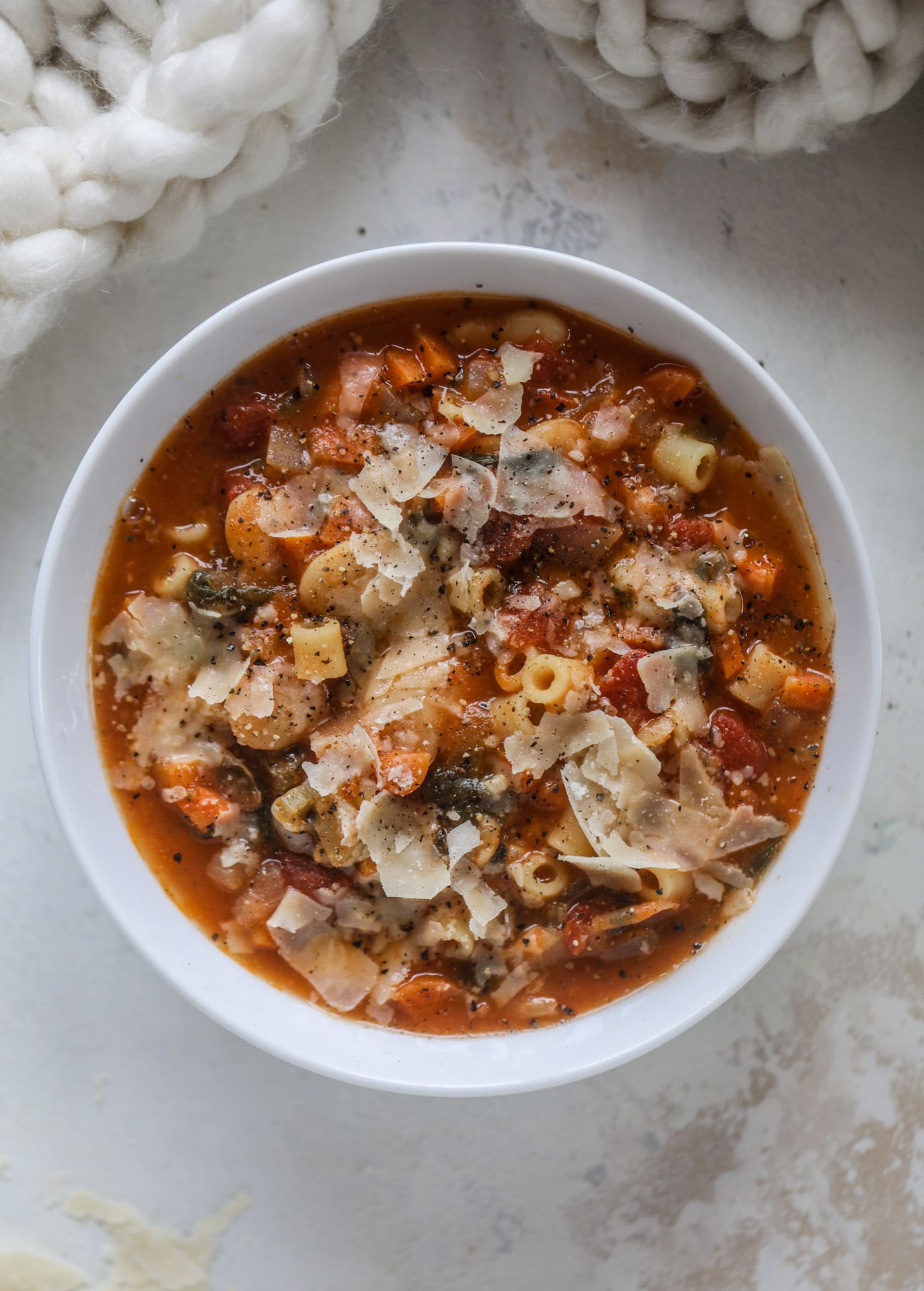 This fire roasted minestrone soup is like a huge in a bowl. Chock full of vegetables, fire roasted tomatoes and butter beans, the bowl is topped off with a delicious kale pesto that adds even more flavor. Satisfying, healthy and perfect for dinner! I howsweeteats.com #minestrone #soup