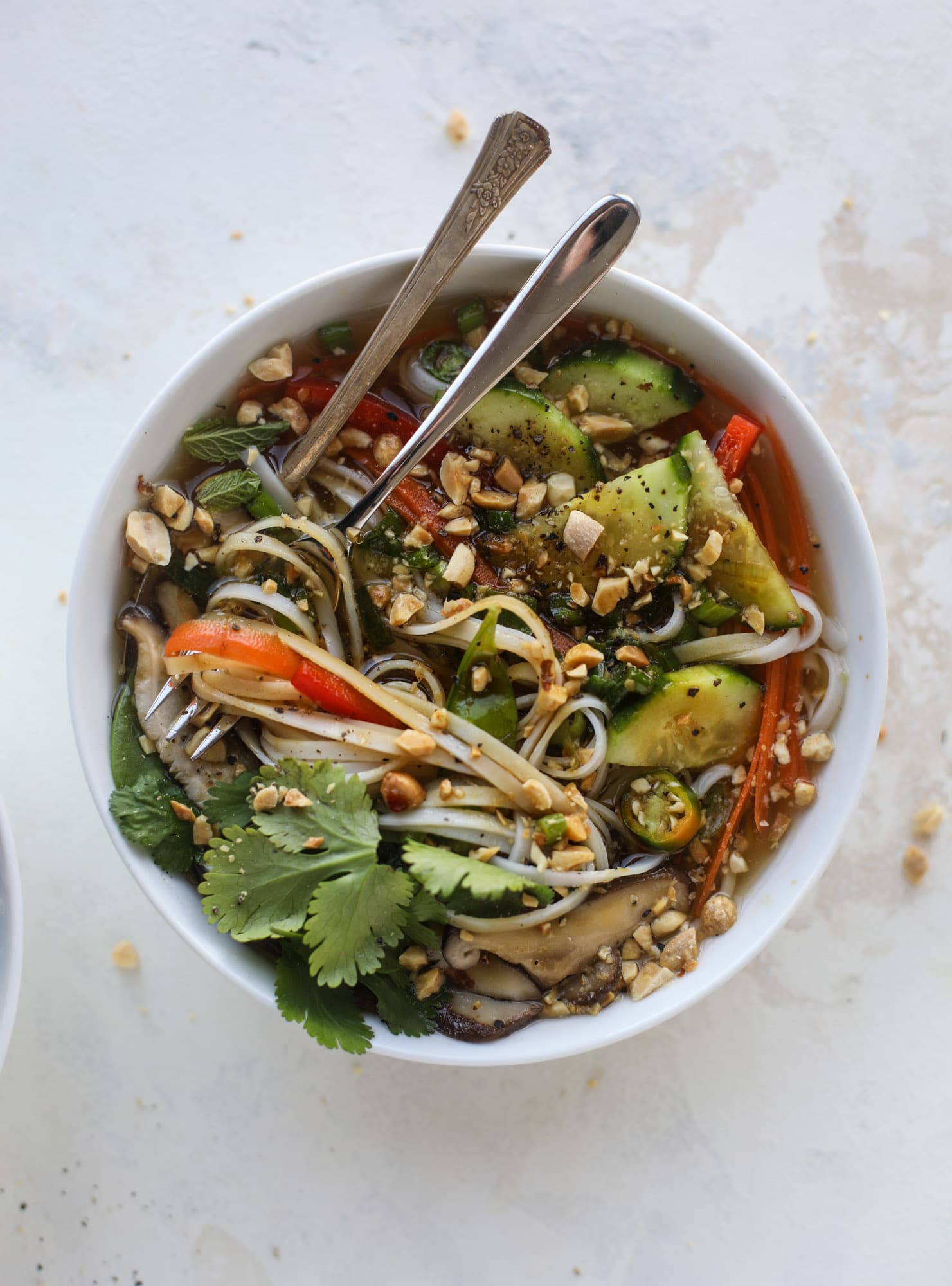 Ginger scallion noodle bowls are a flavorful, comforting vegetarian meal that can be customized to include any veggies you love! I howsweeteats.com #noodle #bowls