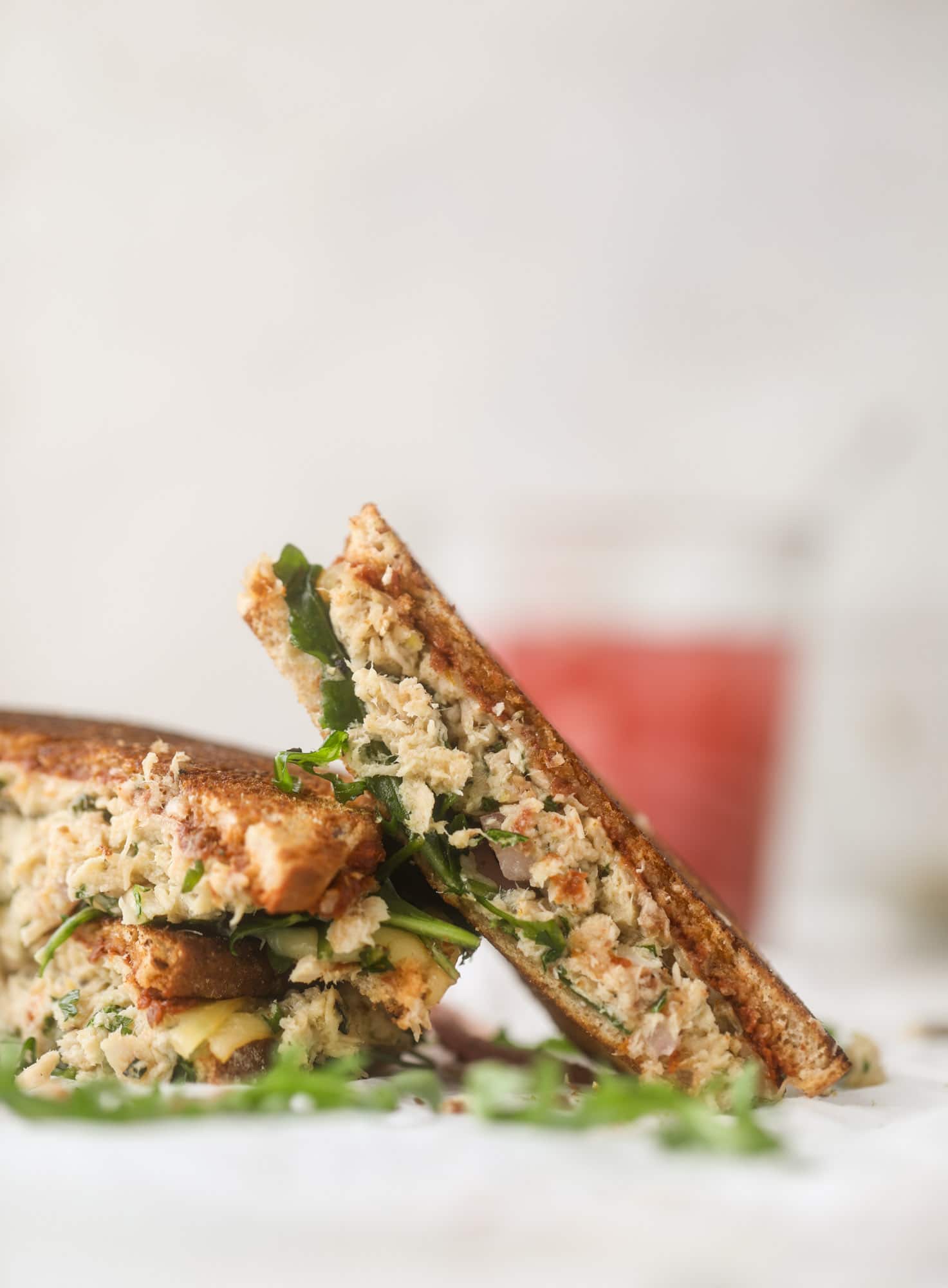 This tuscan tuna melt is a modern way to enjoy a tuna sandwich, with peppery arugula, melty cheese, pickled onions and sun dried tomato spread! I howsweeteats.com #tuna #melt