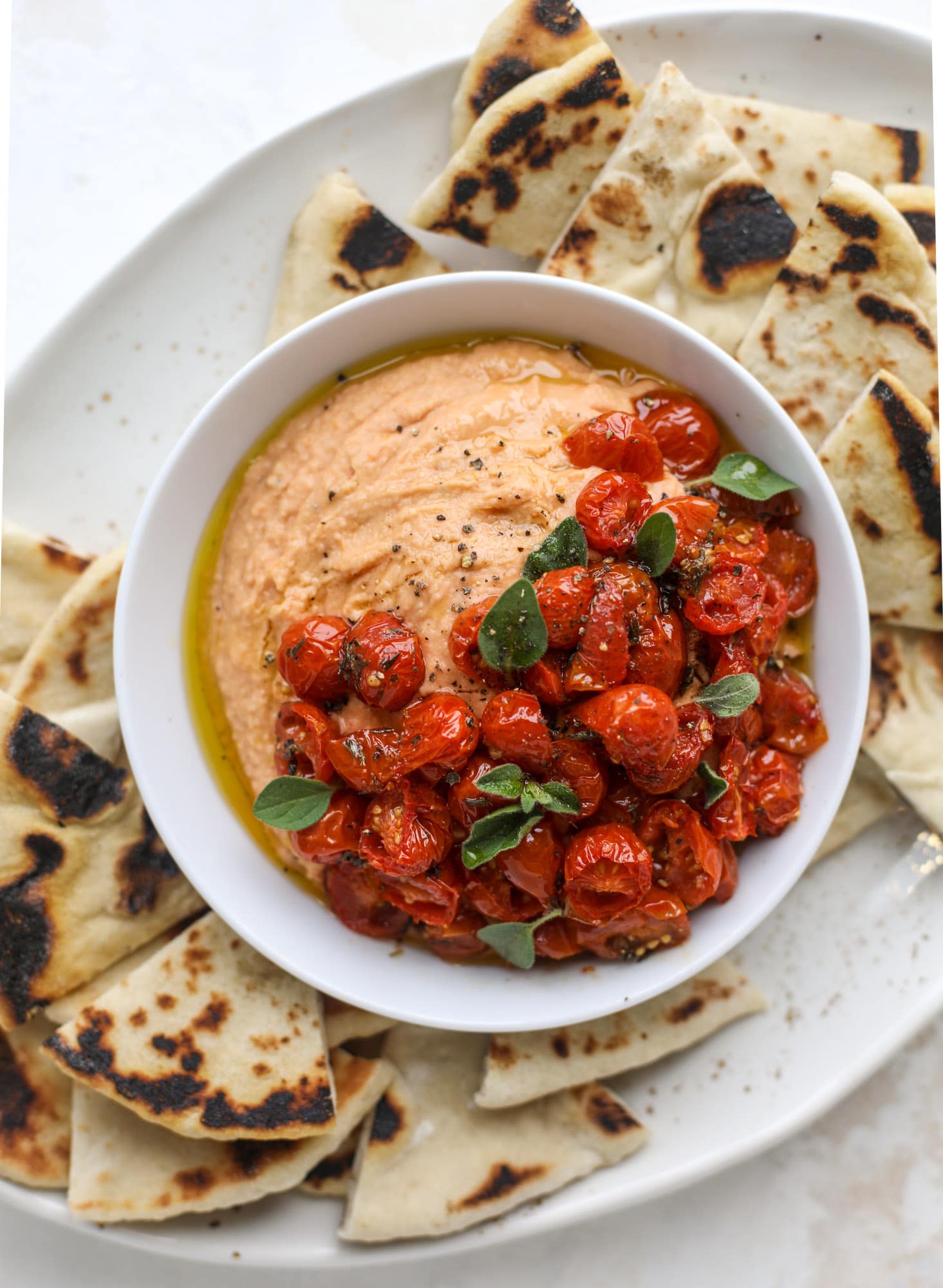 Slow roasted tomato hummus is a creamy and savory spread that is perfect for dipping, sandwiches or wraps, salads and bowls of all kind! I howsweeteats.com #slowroastedtomato #hummus