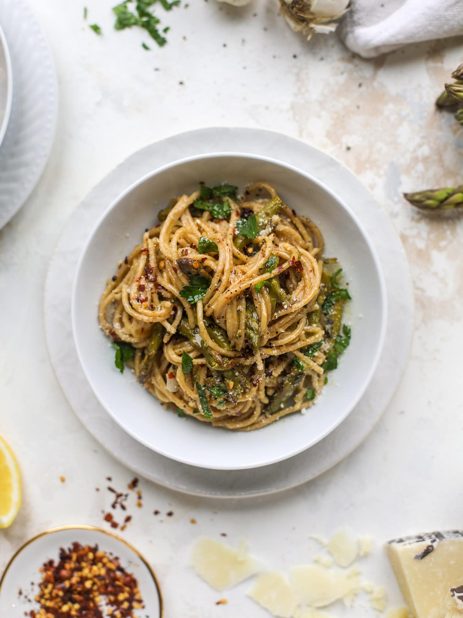 A perfect one pot pasta made with asparagus, shallots, lemon and mascarpone chese. The best weeknight dinner that comes together in a snap! I howsweeteats.com #asparagus #onepotpasta