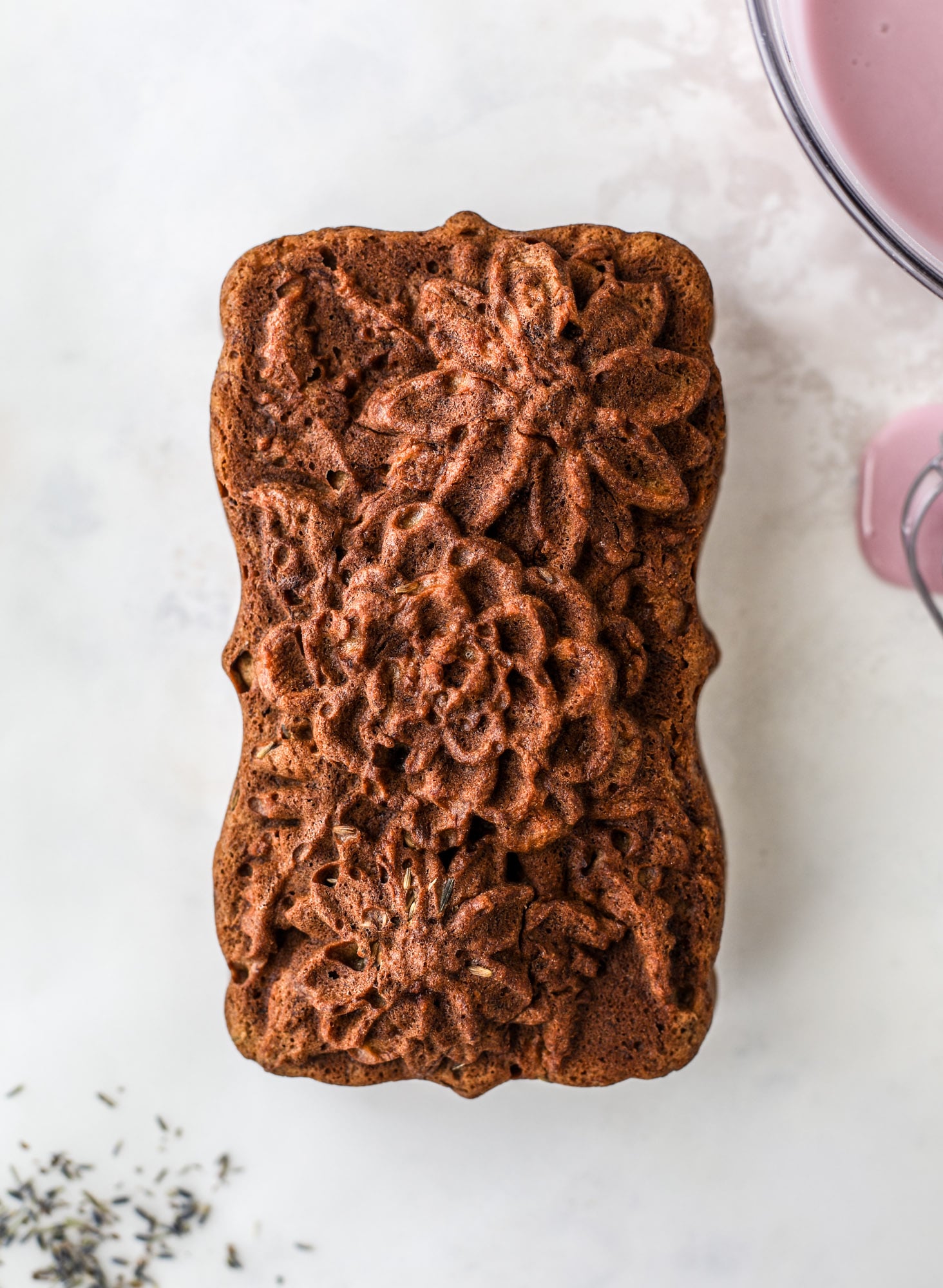 This floral loaf pan is the cutest! I howsweeteats.com