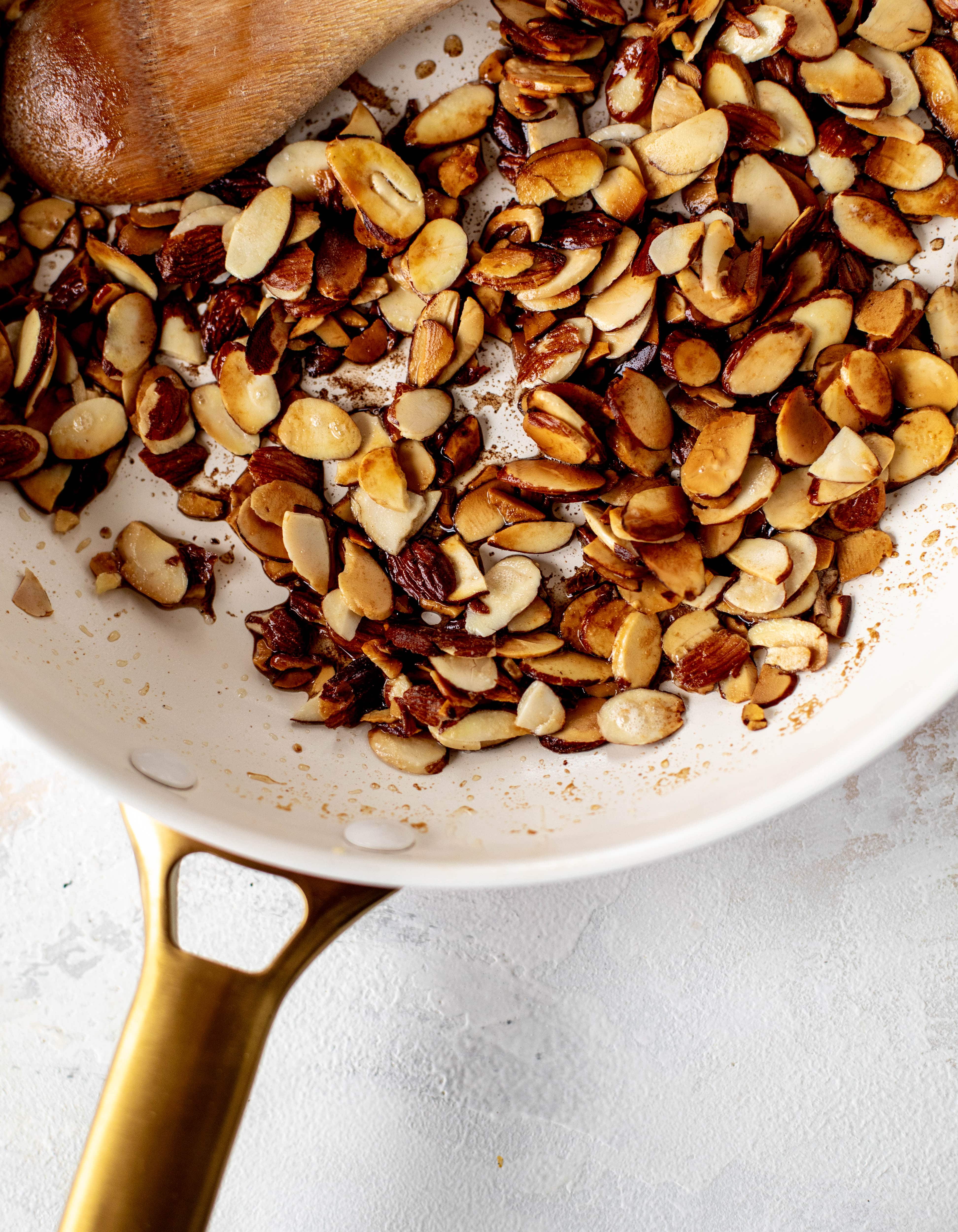 toasted sliced almonds