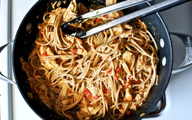 Chicken Enchilada Spaghetti I howsweeteats.com