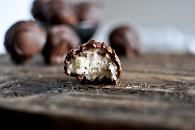 Gooey Chocolate Coconut Truffles I howsweeteats.com
