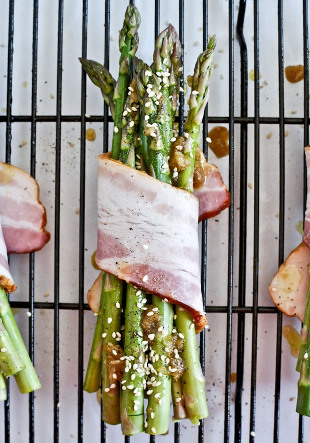Bacon Wrapped Caramelized Sesame Asparagus I howsweeteats.com