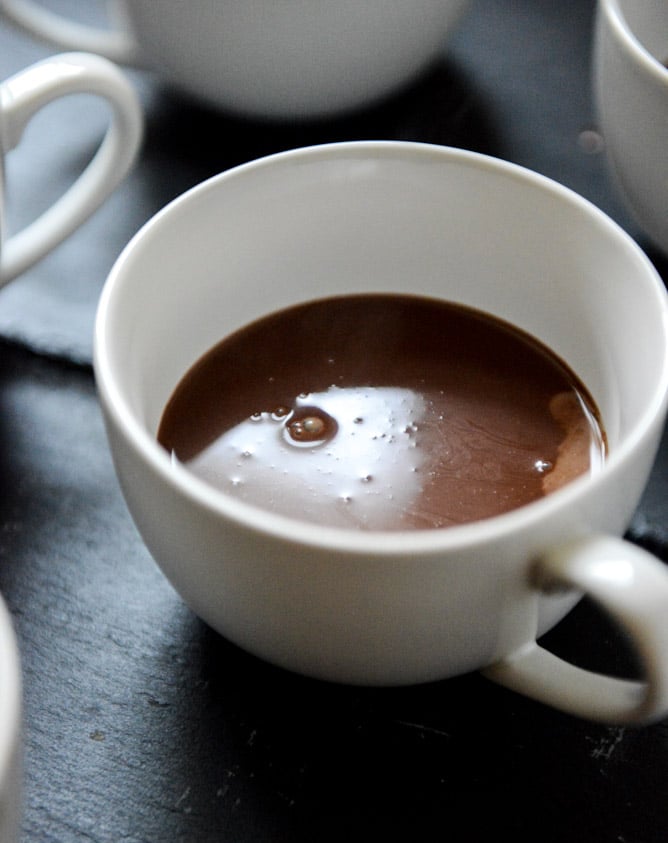 Toasted Marshmallow Cream Hot Chocolate I howsweeteats.com
