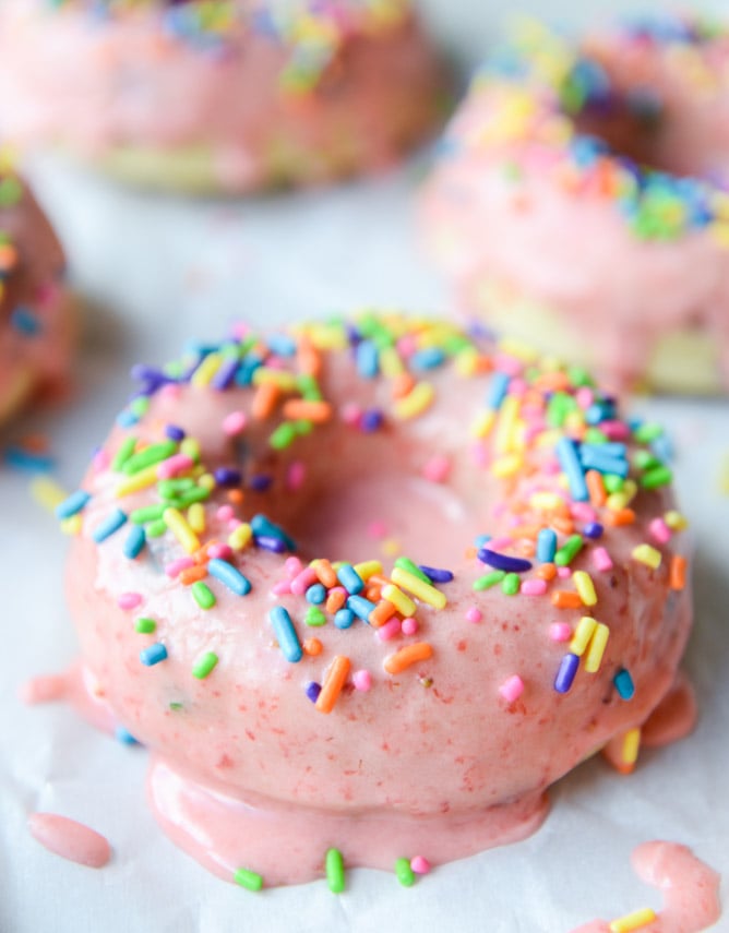 strawberry buttermilk sprinkle donuts I howsweeteats.com