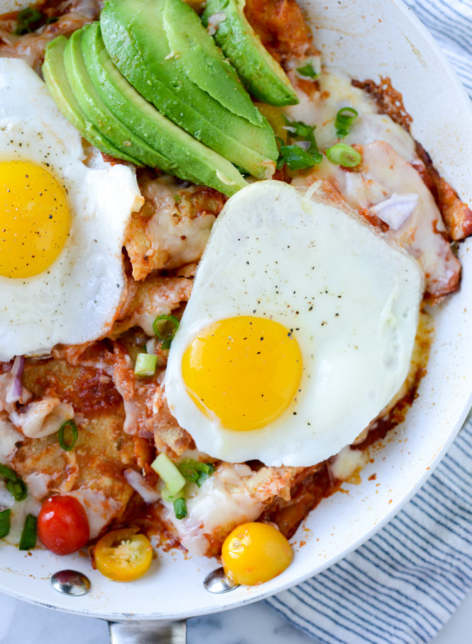 easy skillet chilaquiles I howsweeteats.com