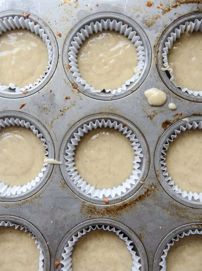 chai cupcakes with brown butter chai icing and crunchy sugar sprinkle I howsweeteats.com