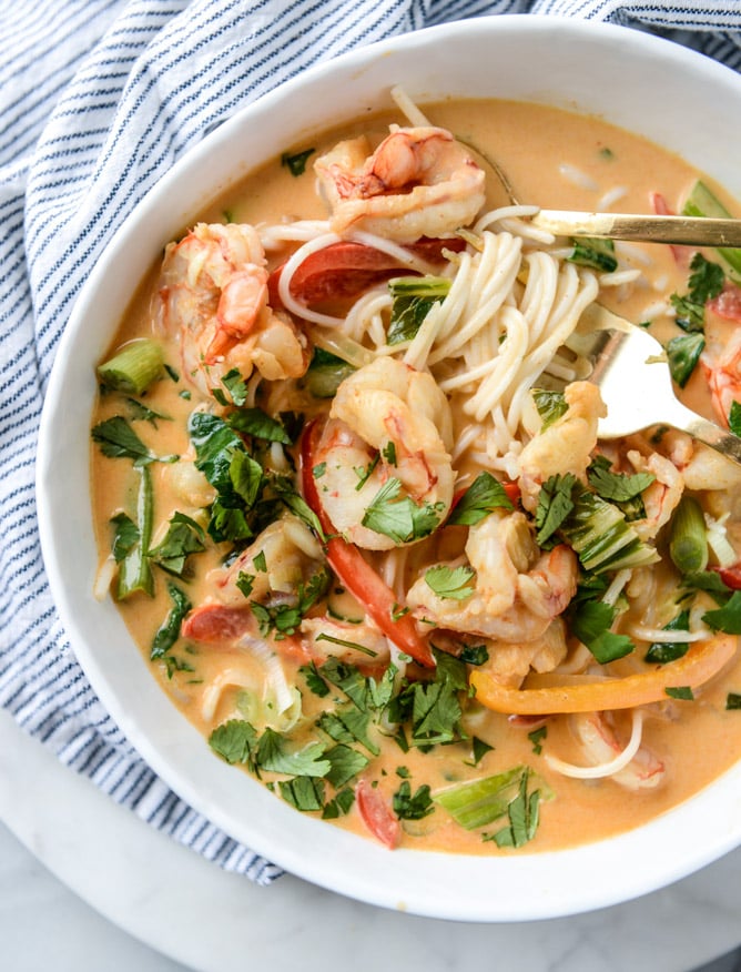 thai coconut curry shrimp noodle bowls I howsweeteats.com