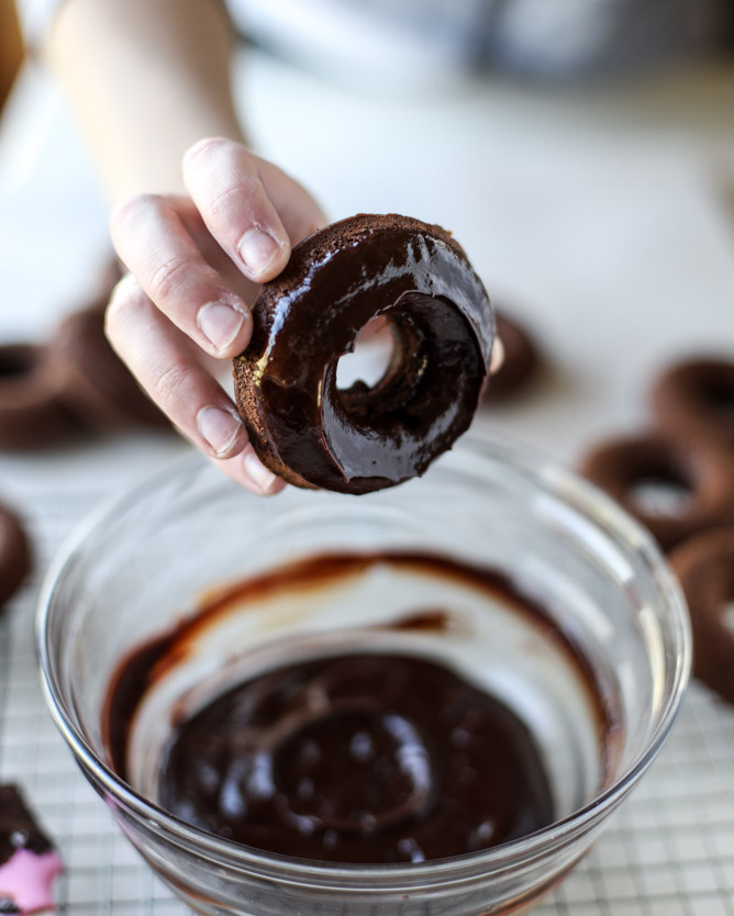 baked chocolate fudge donuts I howsweeteats.com