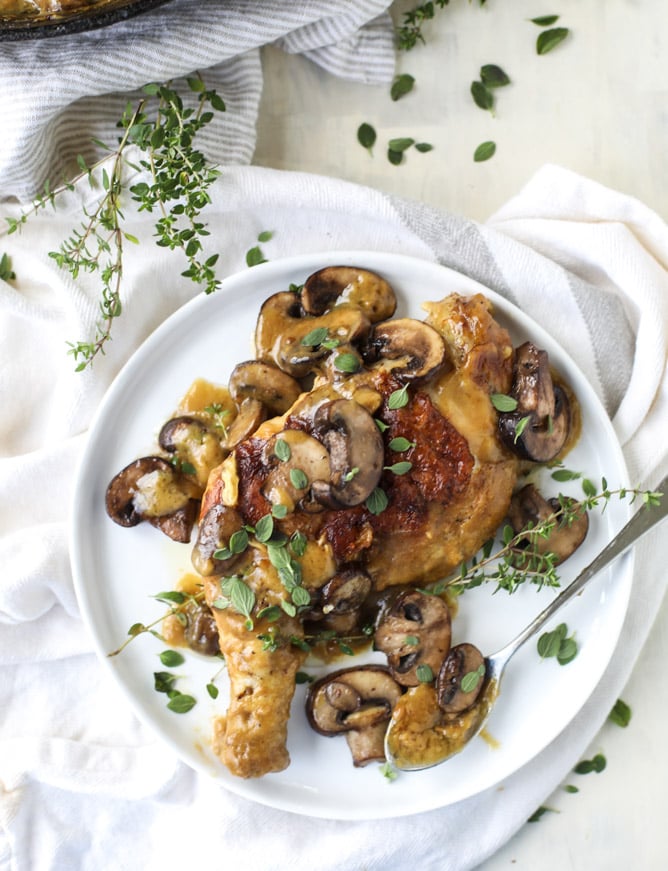 smothered skillet chicken with thyme butter mushrooms I howsweeteats.com