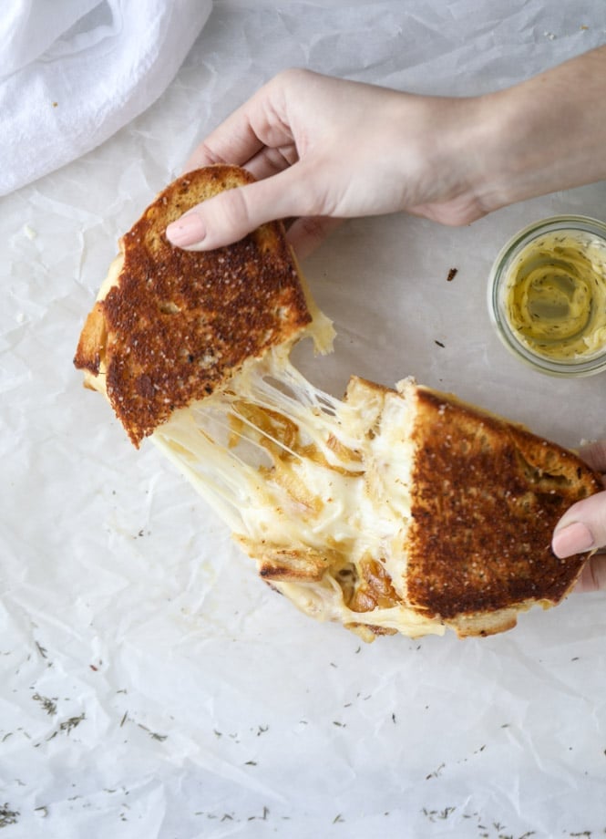 french onion grilled cheese with thyme butter I howsweeteats.com #grilledcheese #caramelizedonion #vegetarian