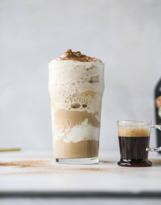 frozen irish cream cappuccinos I howsweeteats.com #coffee #frappuccino #cappuccino #frozen #irishcream #baileys