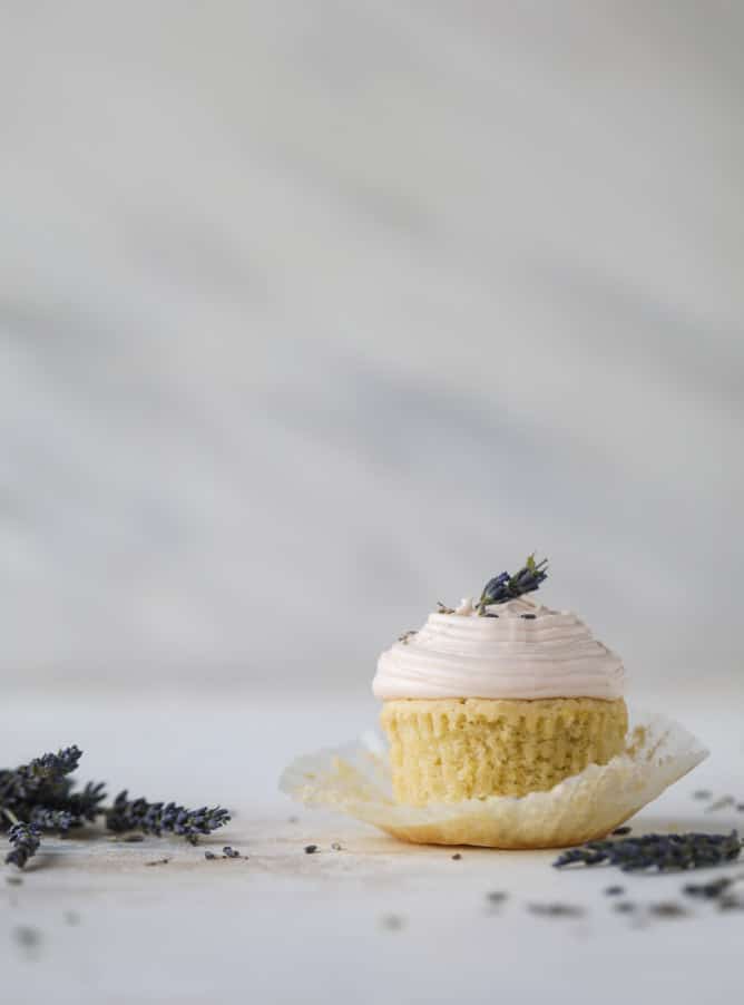 lavender cupcakes with cream cheese frosting I howsweeteats.com #lavender #cupcakes #creamcheese #frosting #cake