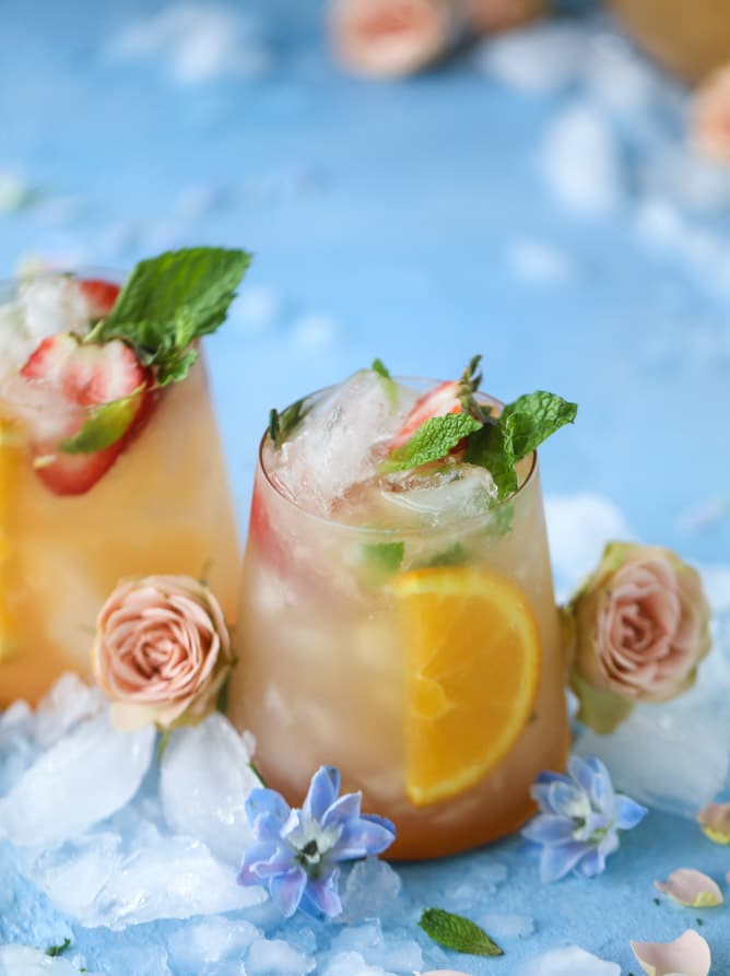 minted mimosa punch I howsweeteats.com #mimosa #punch #orangejuice #cocktails #champagne