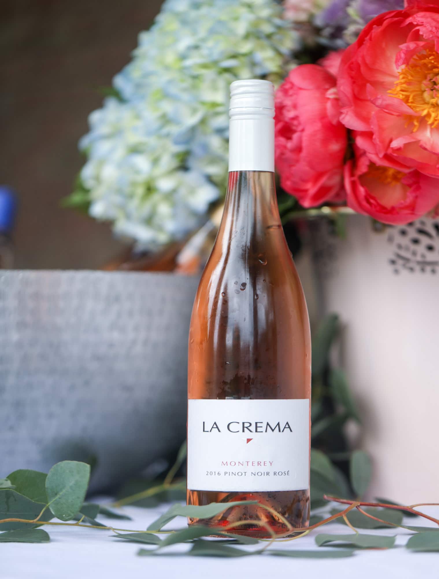 The best rosé to drink - all here in one epic summer guide for you! I'm sharing my personal favorite top ten rosé wines to drink in summer 2018, along with the perfect cheese board and snacks to go with. I howsweeteats.com #rosé #rose #summer #2018 #cheeseboard 