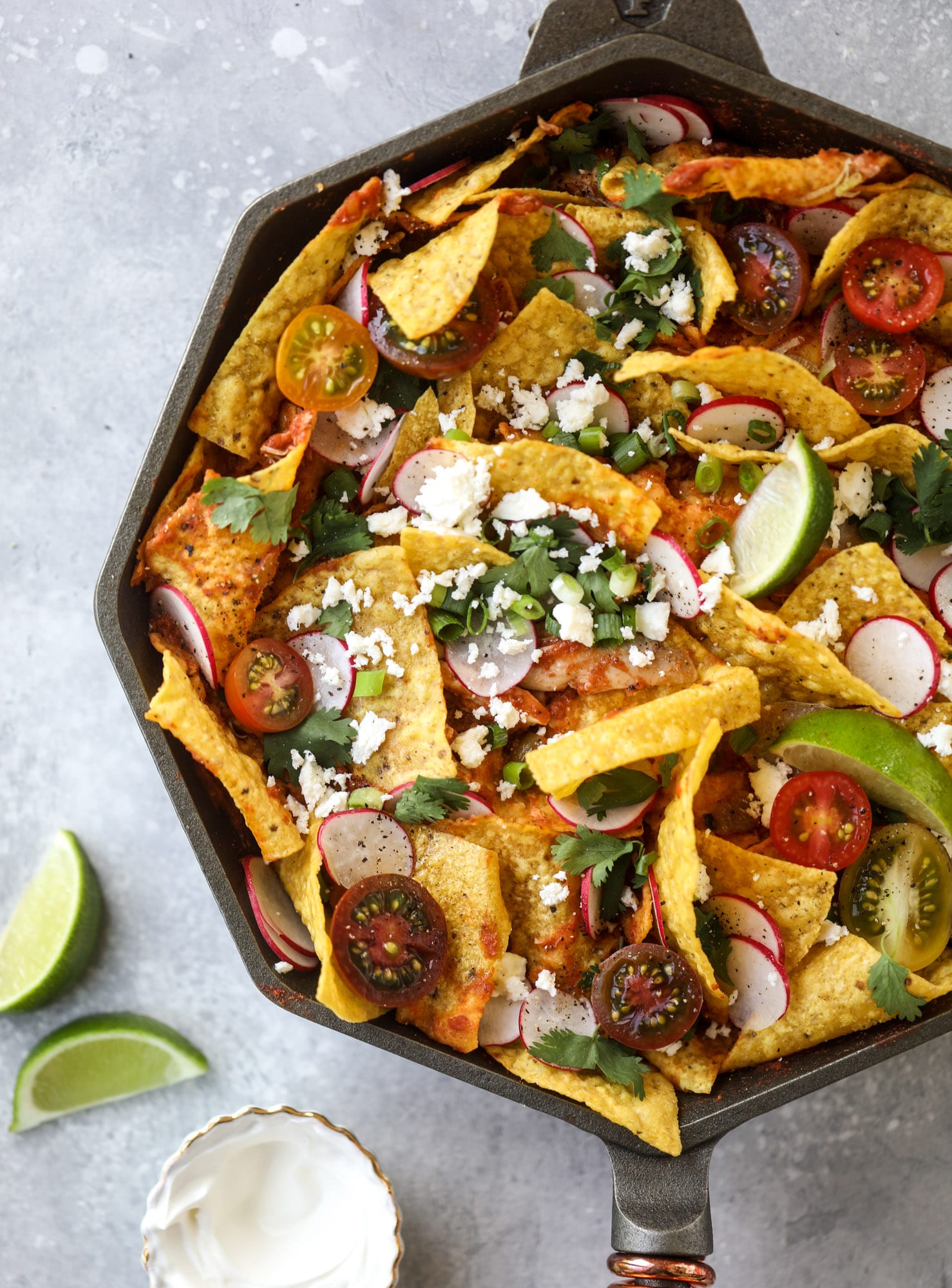 This skillet of fire roasted chicken chilaquiles is so easy, flavorful and delicious! A quick blender sauce made with fire roasted tomatoes, shredded chicken, lots of tortilla chips and your favorite toppings. Give me all the cheese and guacamole! I howsweeteats.com #chicken #chilaquiles #recipe #easy #dinner