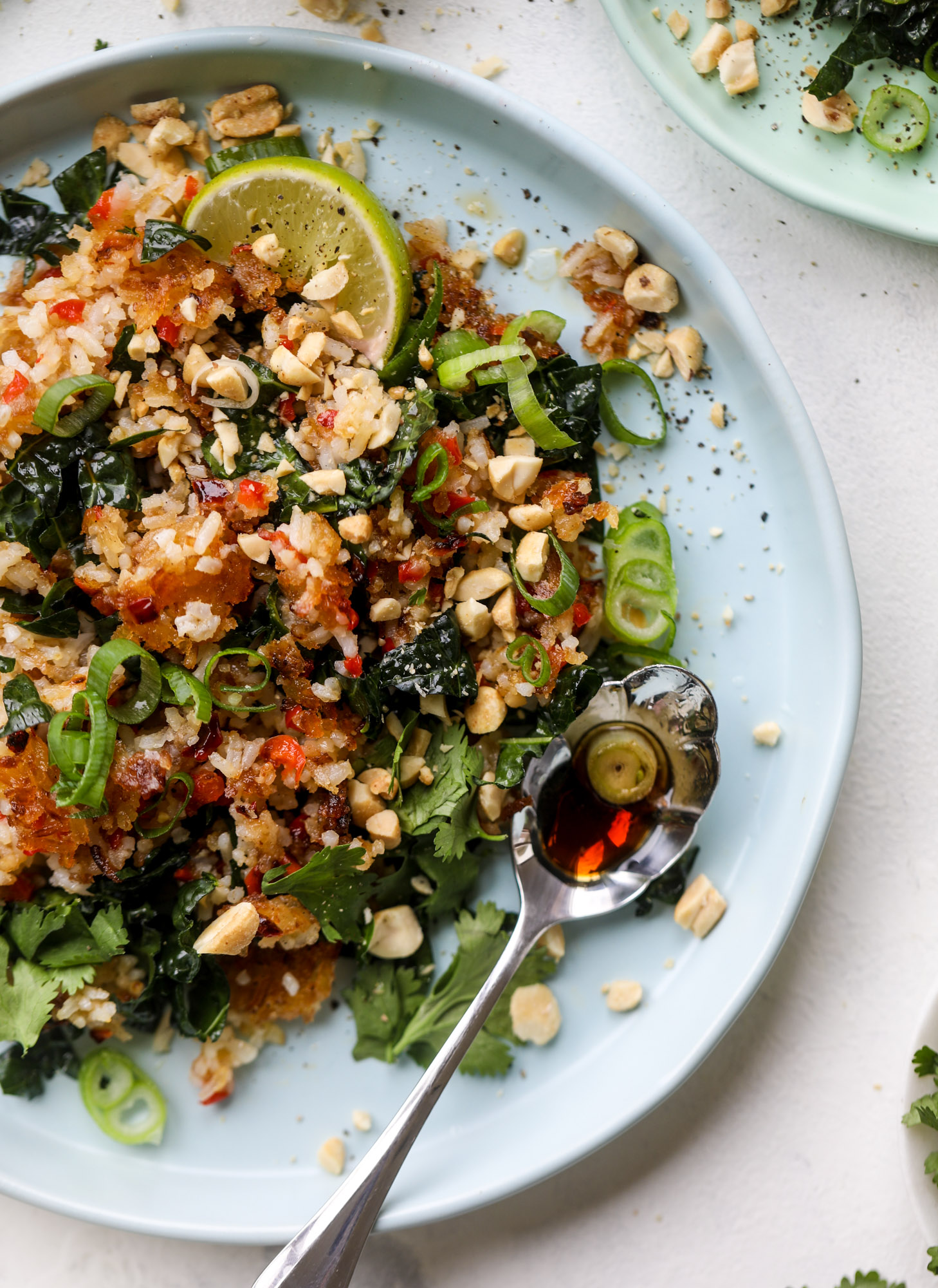 This crispy rice salad is the best lunch I've had in ages! It's full of crunch and crisp, it's satisfying and has lots of green kale so we get our veg in. The crispy rice salad can be a meal, you can add beans or rice or it can even be a side dish. I howsweeteats.com #rice #salad #vegetarian #crispy #kale