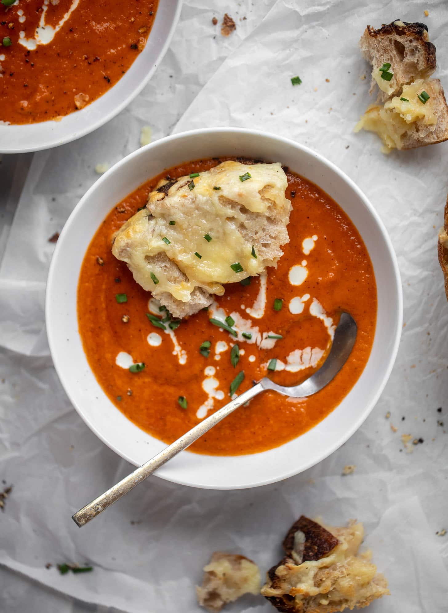 chipotle tomato soup with smoked cheddar pull apart bread