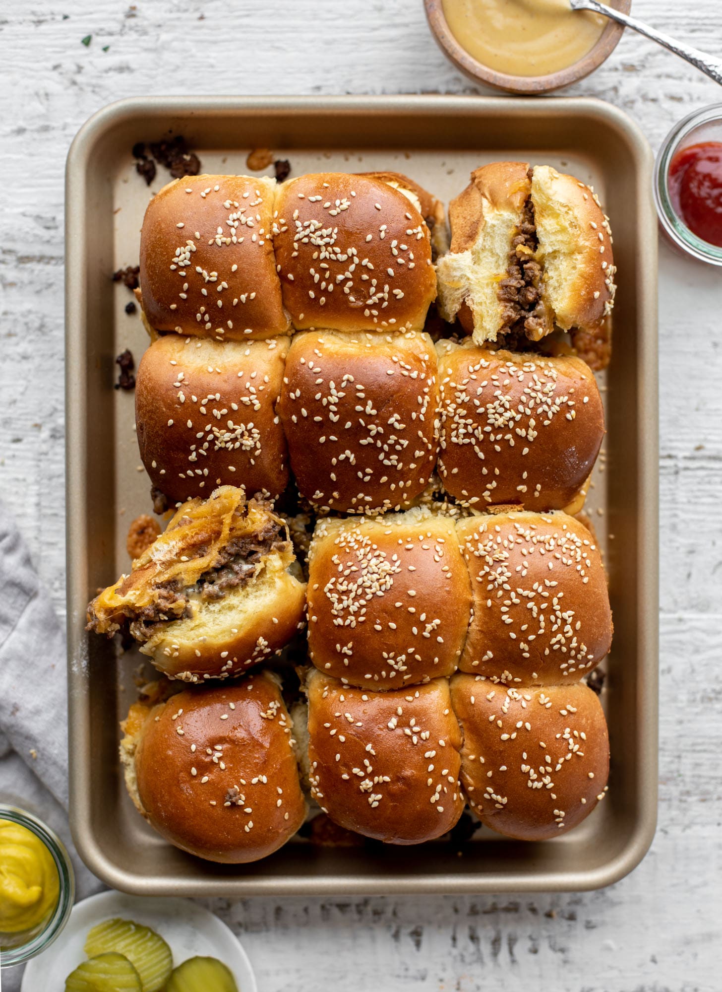 cheeseburger sliders with house sauce