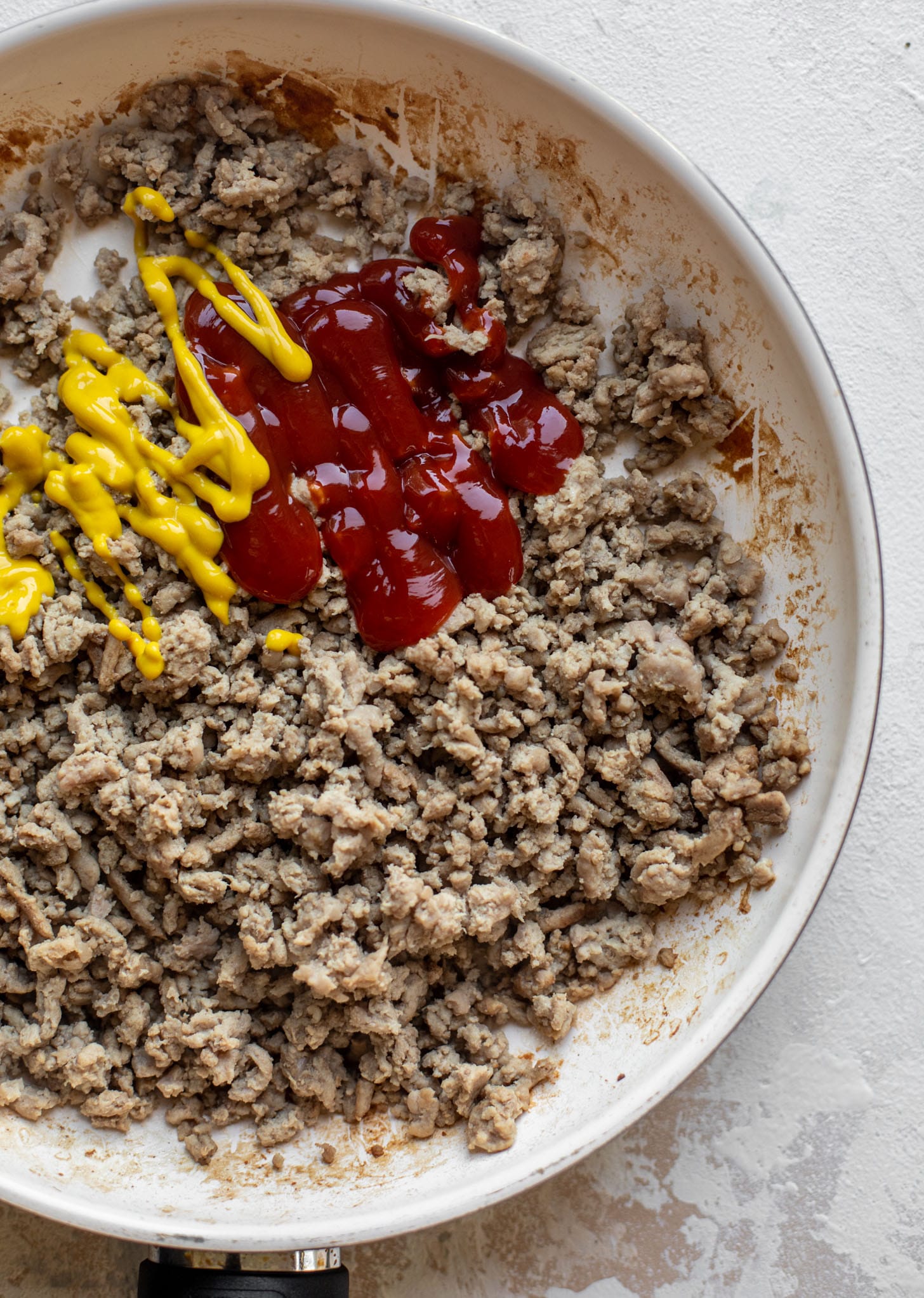 ground turkey with ketchup and mustard