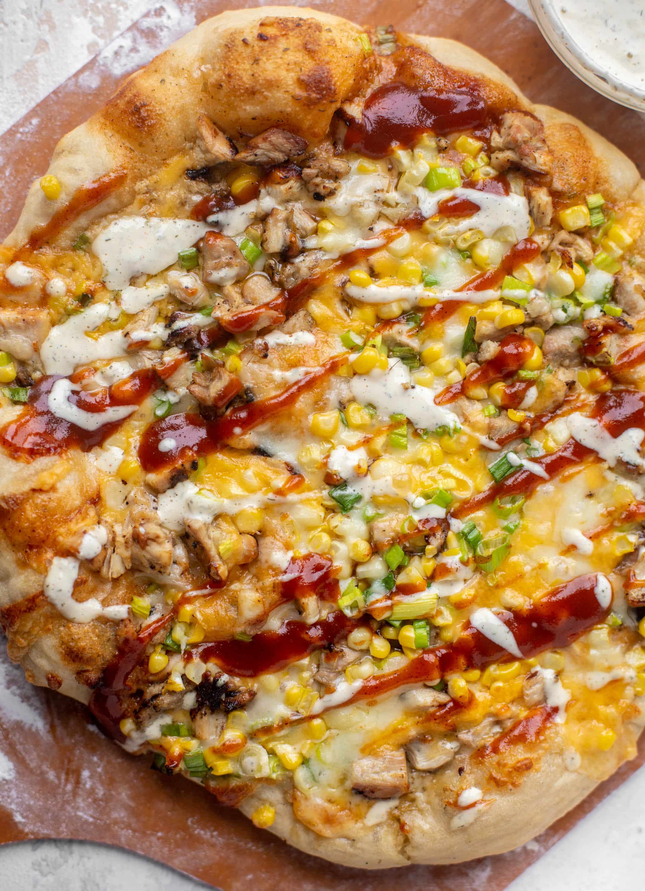 grilled summer BBQ chicken pizza right off the grill