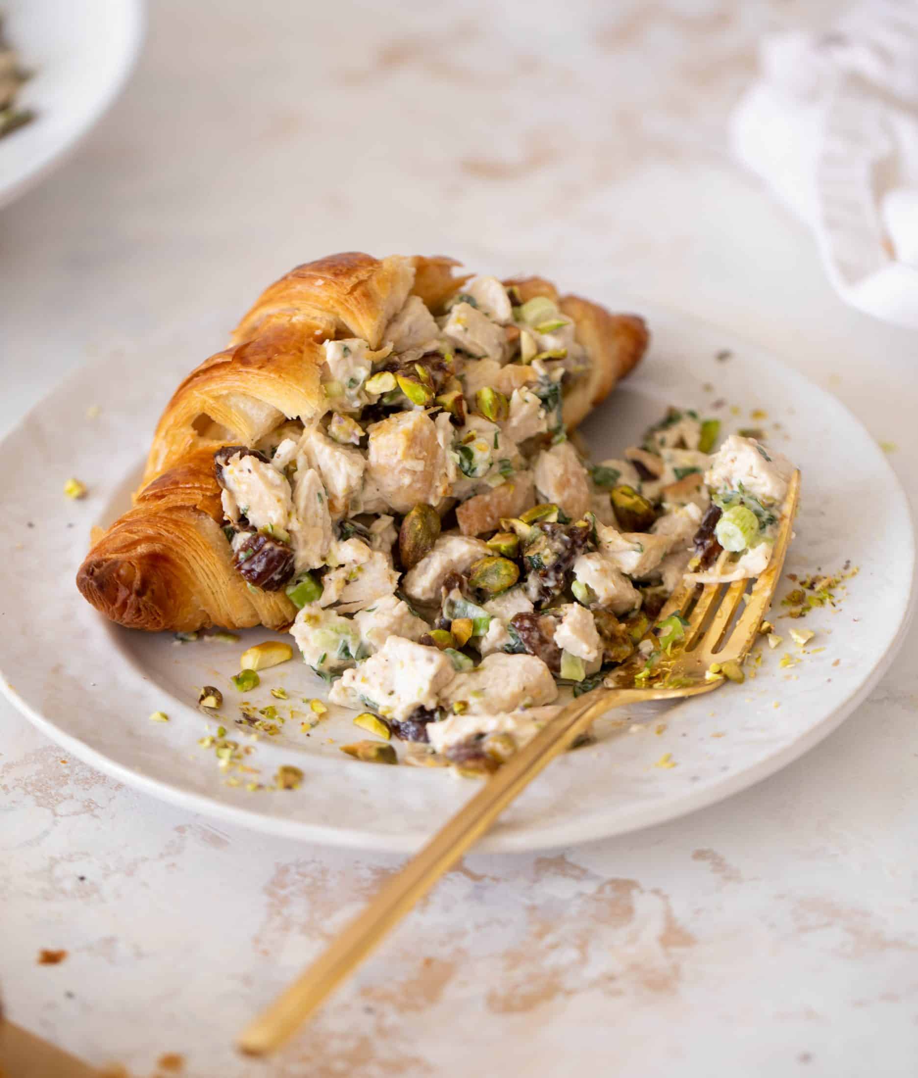 Salade de poulet aux dattes et pistaches