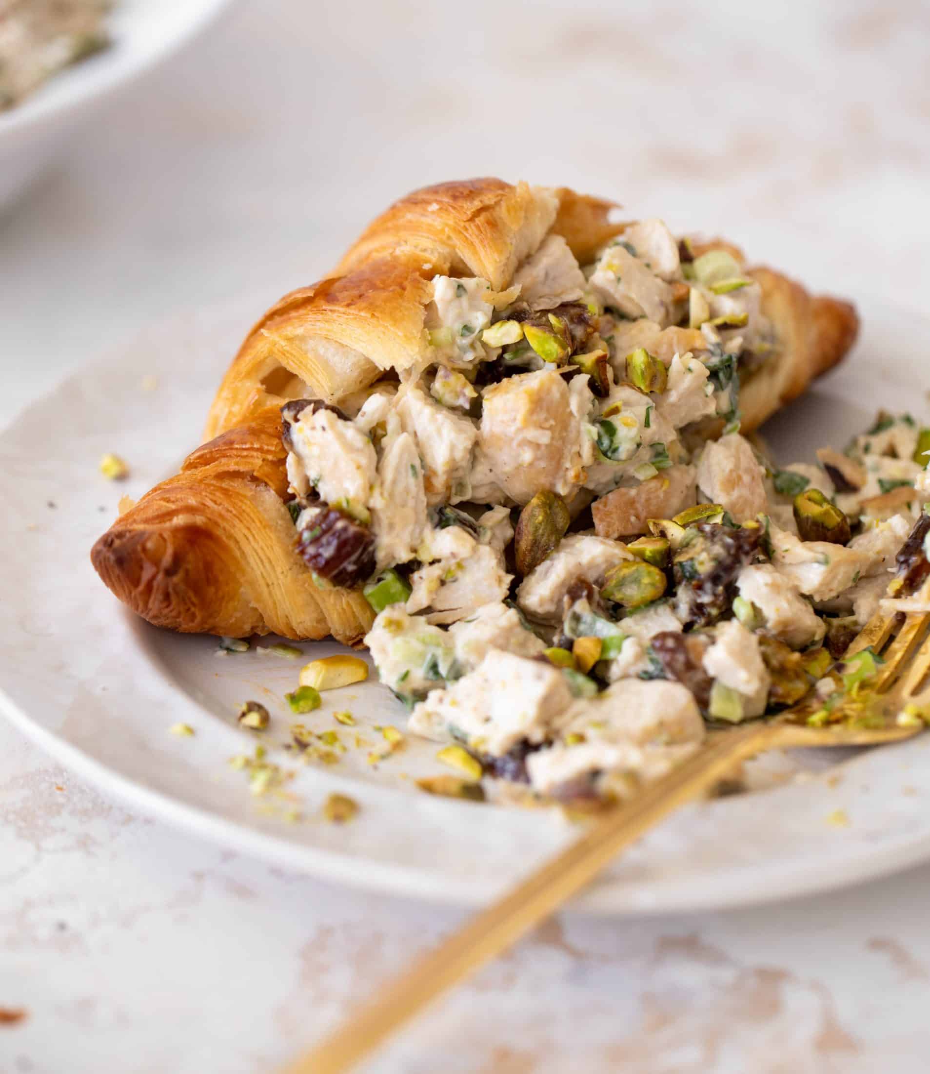 Salade de poulet aux dattes et pistaches