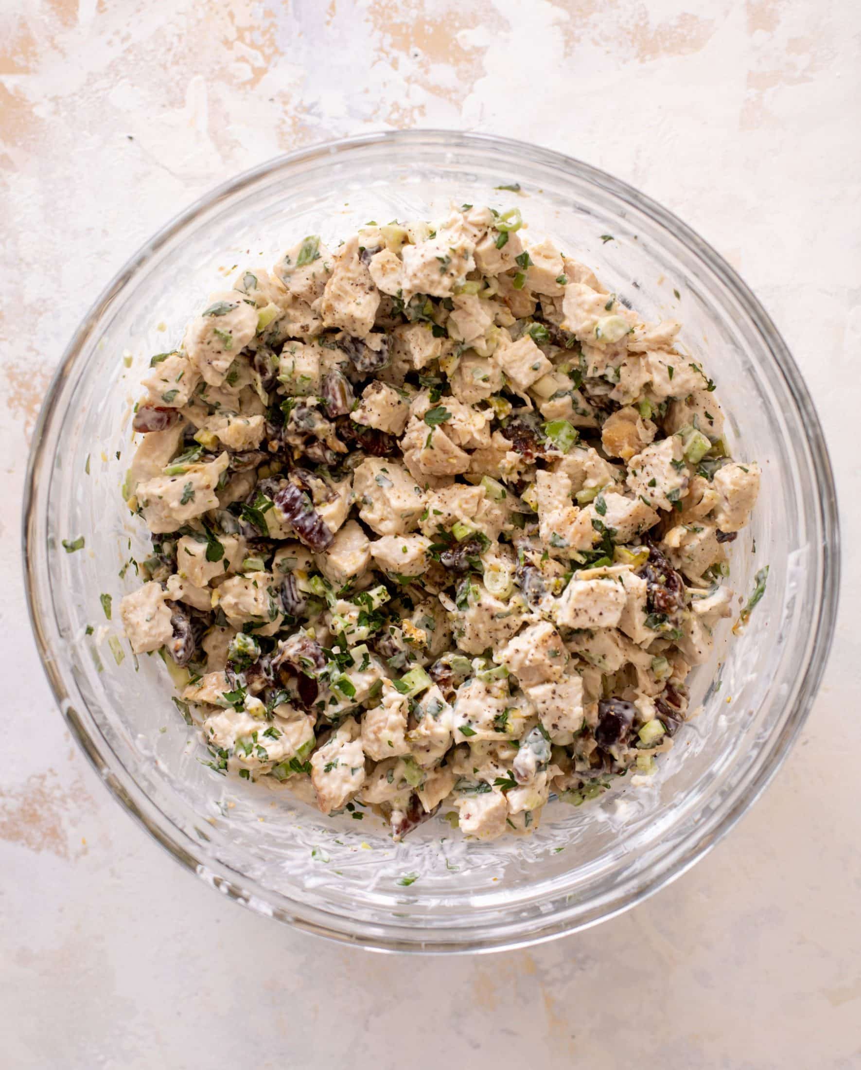 Salade de poulet aux dattes et pistaches