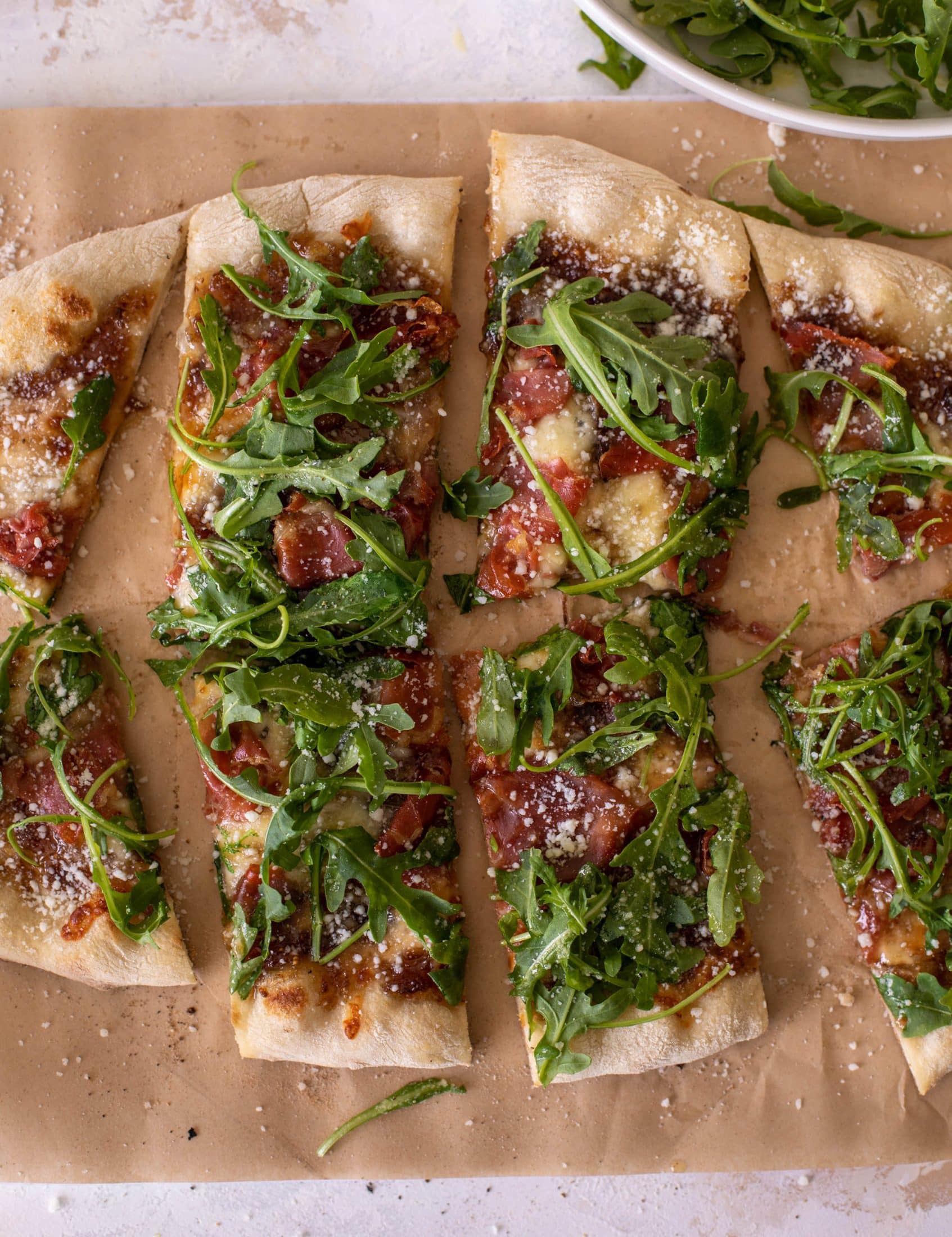 fig jam prosciutto pizza