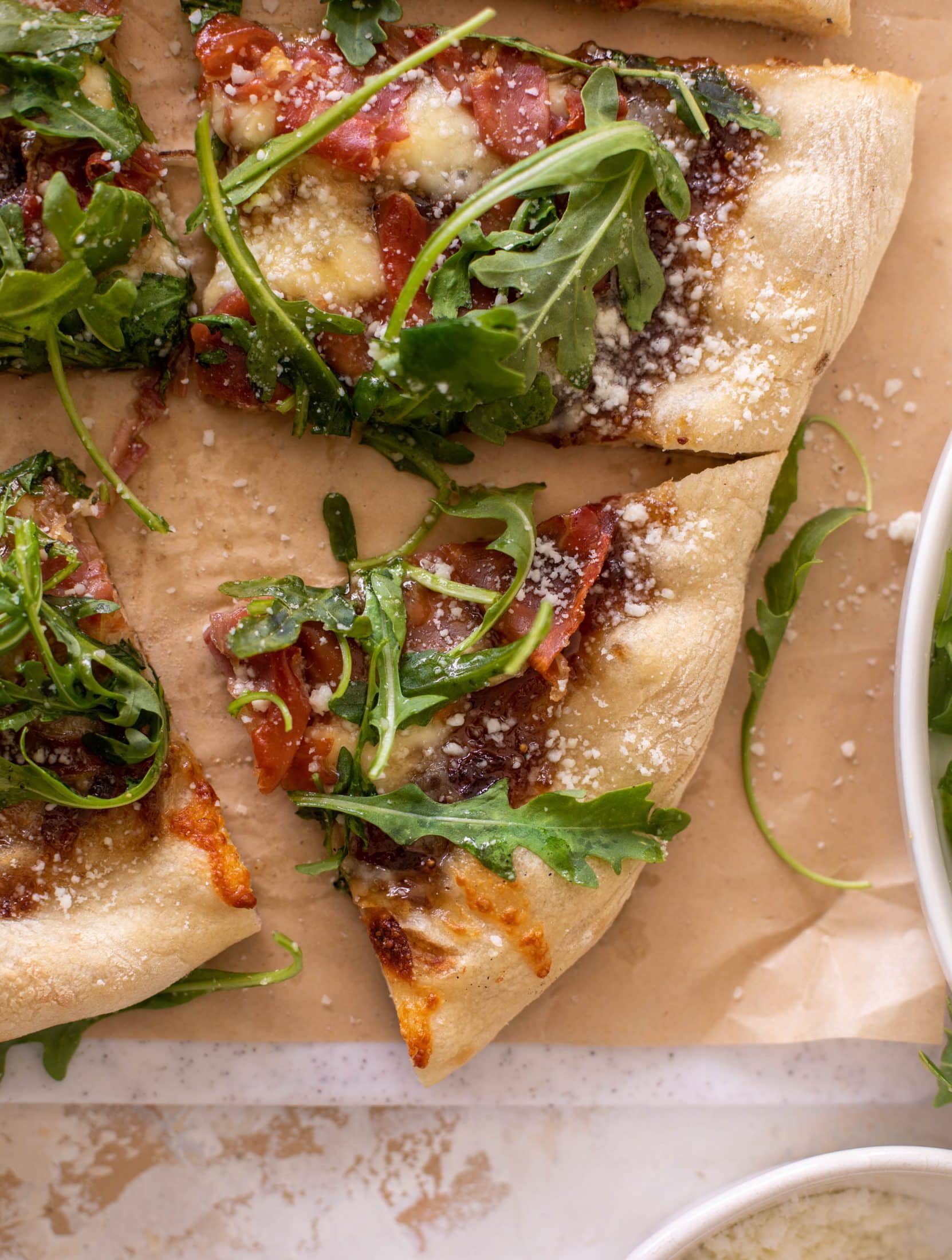 fig jam prosciutto pizza